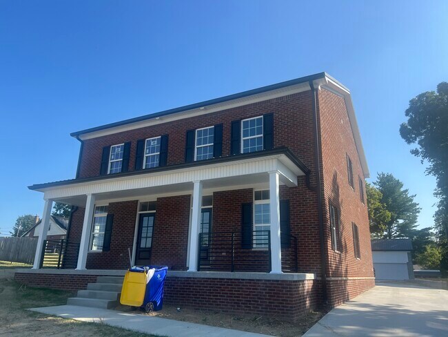 Primary Photo - 205 Walker St