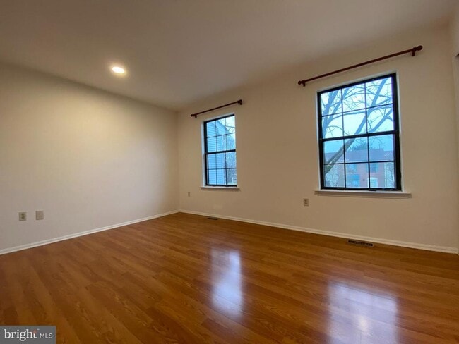 Building Photo - 6 Latta Ct