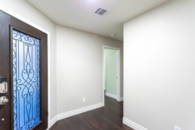 Building Photo - Located in the Trails at Riverstone community, this inviting 5-bedroom, 2-bathroom home offers a ...