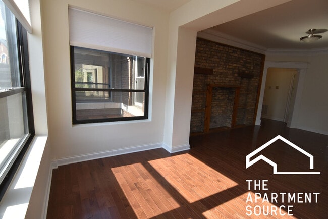 Building Photo - 3804 N Pine Grove Ave