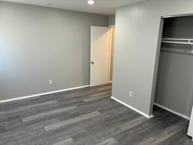 Building Photo - Roberton