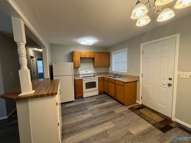 Building Photo - 11803 E Gateway Dr SE