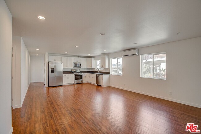 Building Photo - 419 S Lorena St