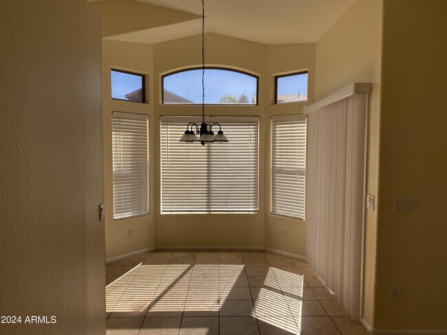 Building Photo - 11519 E Persimmon Ave