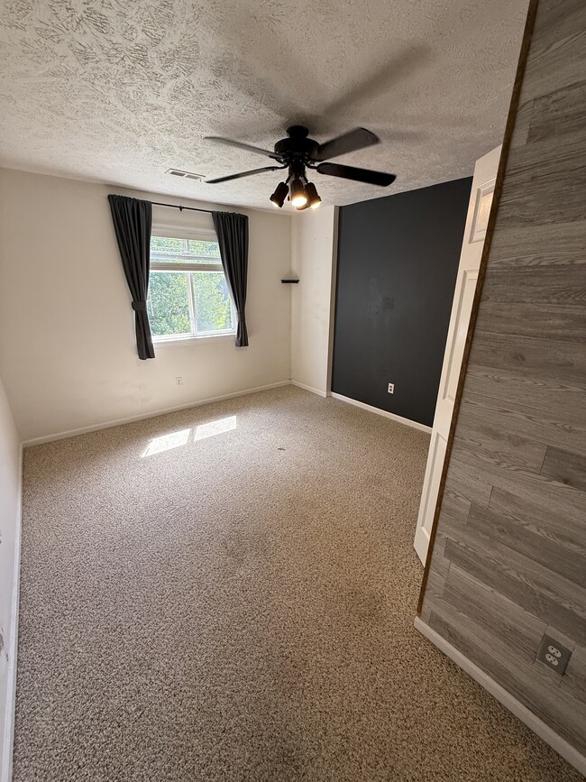 Building Photo - 914 Carom Cir