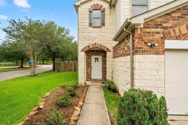 Building Photo - 16427 Misty Paloma Dr