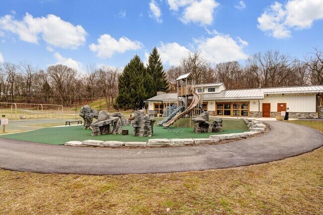 Building Photo - 1000 Urlin Ave