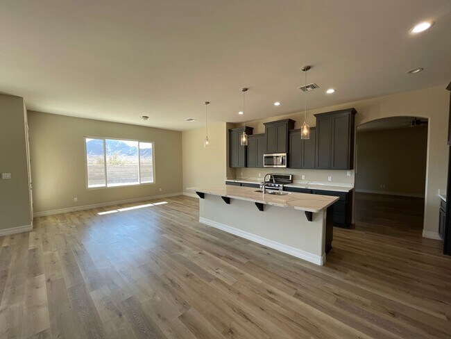 Building Photo - Gorgeous Ravines Home