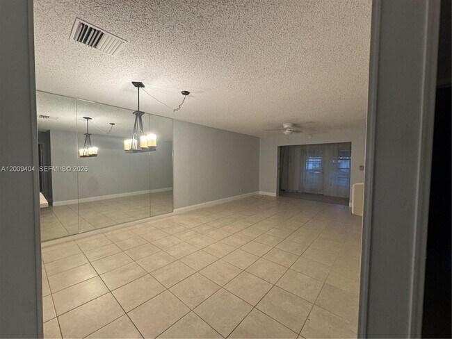 Building Photo - 1140 NW 85th Ave