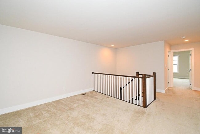 Building Photo - 136 Iron Hill Way