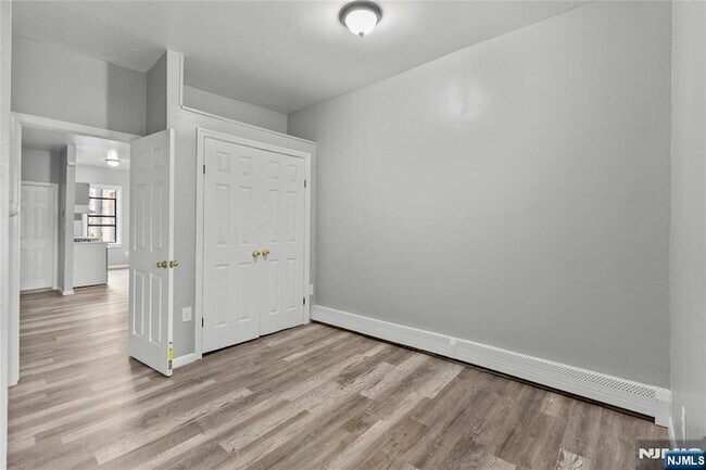 Building Photo - 9 E Monroe St