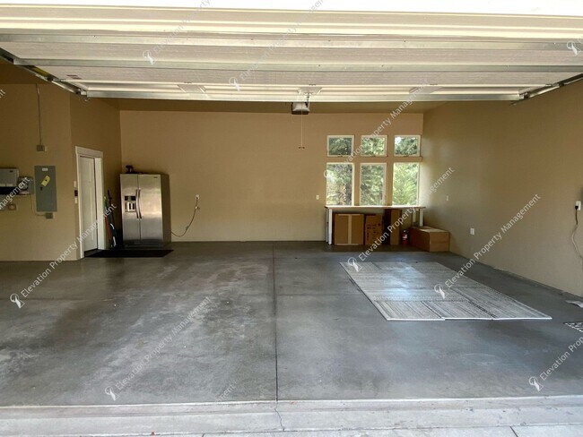 Building Photo - Elegant Single-Level Home in Northwest Cro...