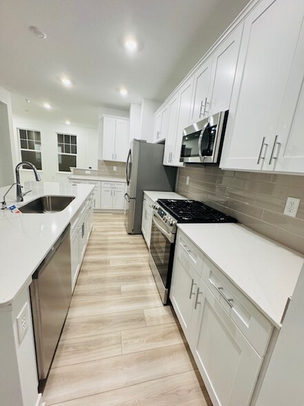 Building Photo - 4883 Gilbert Dr