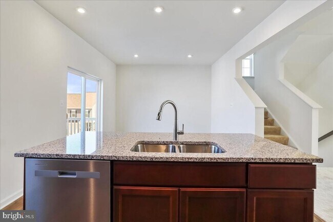 Building Photo - 64 Stafford Pl
