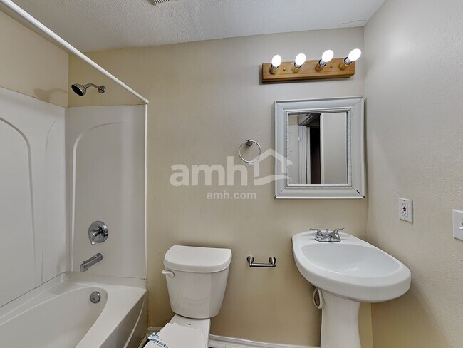 Building Photo - 1877 E Cedar Dr