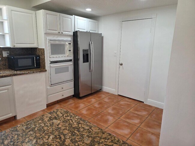 Building Photo - 9915 SW 87th St