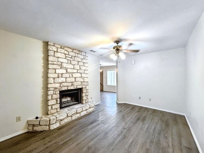 Building Photo - Charming 2-Bedroom Condo with Modern Ameni...