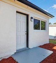 Building Photo - 621 SE 1st St