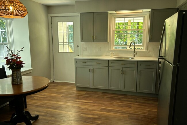 Building Photo - 10 Falls River Cir