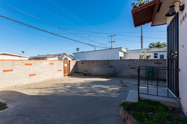 Building Photo - Cherokee