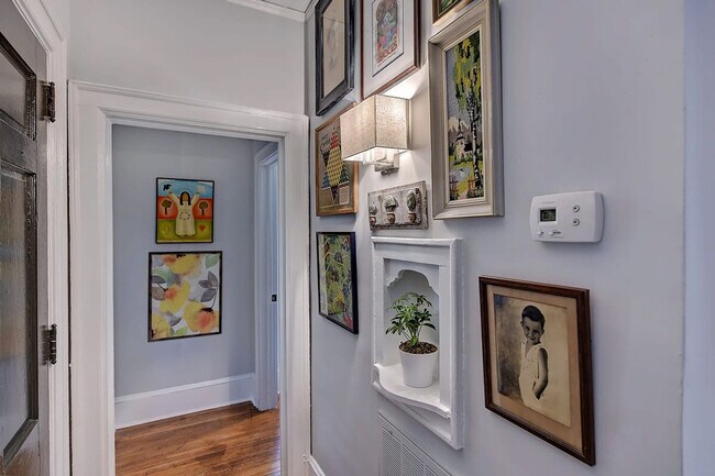 Building Photo - 518 Lamar Ave