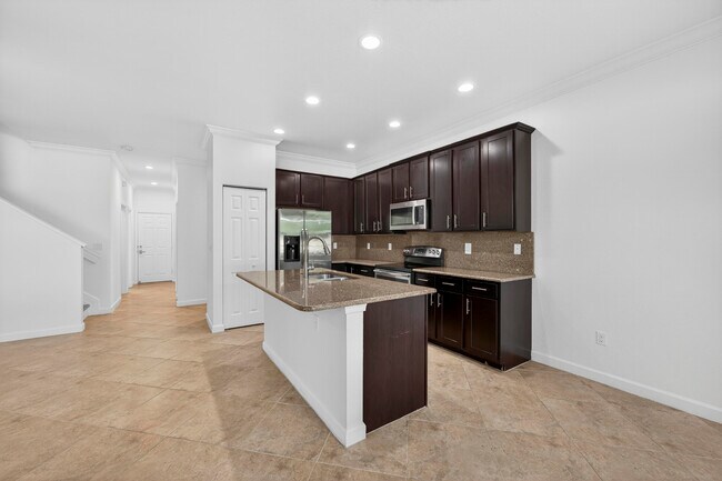 Building Photo - 10384 Wellington Parc Dr