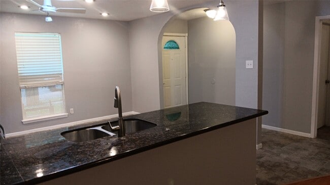 Building Photo - 7107 Briarfield Dr