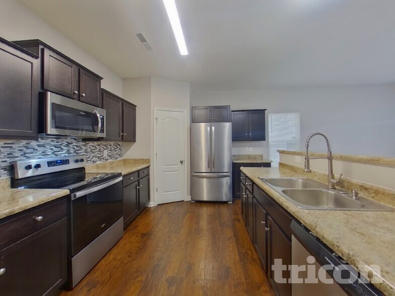 Building Photo - 11335 Breezehill Ln