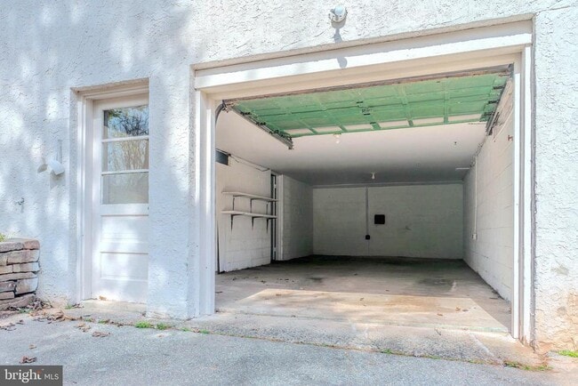 Building Photo - 1200 N Grange Ave