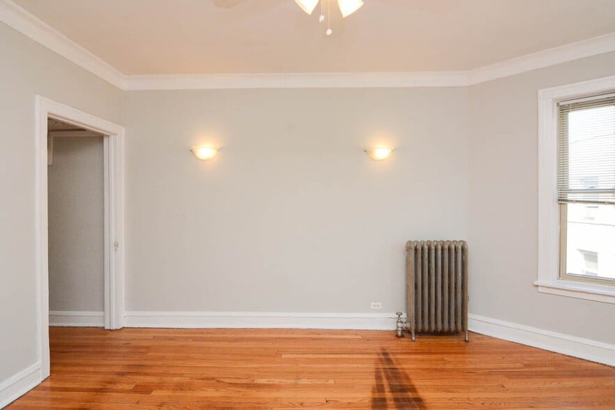 Building Photo - 4227 N Paulina St