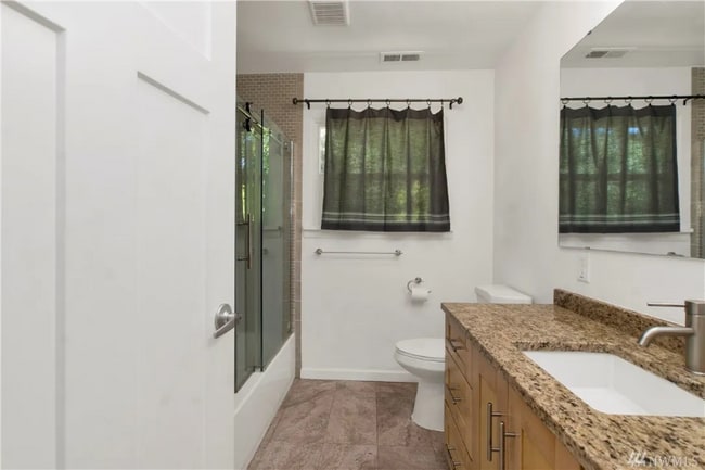 Building Photo - 1511 Wilson St SE