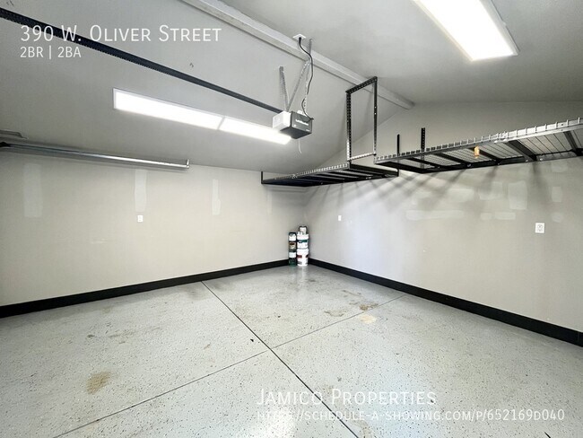 Building Photo - 390 W Oliver St