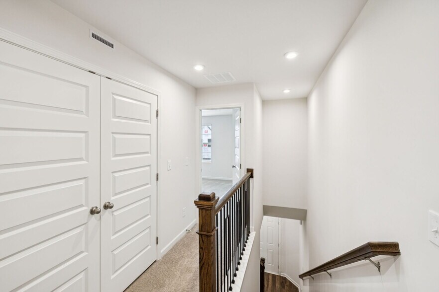 Building Photo - 5350 Bellflower Hls