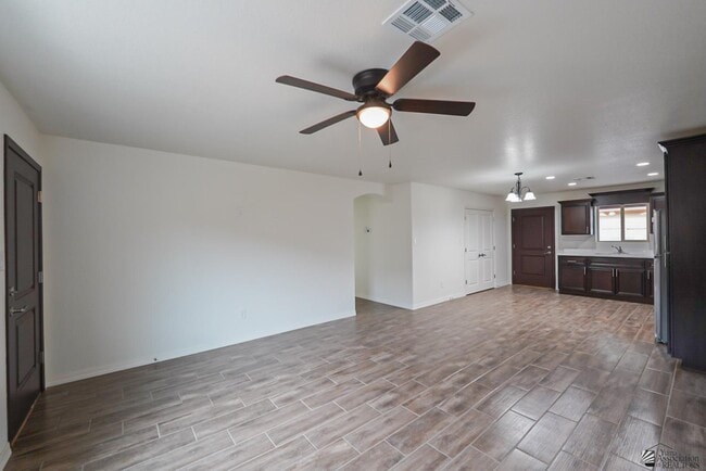 Building Photo - 1921 S Walnut Ave