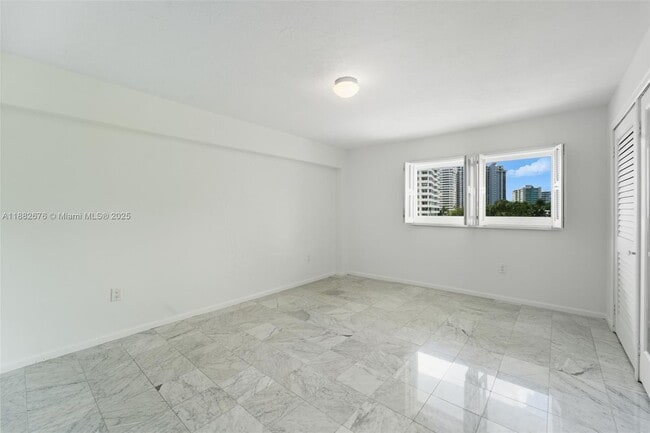 Building Photo - 1662 Lincoln Ct