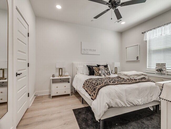 Building Photo - 1670 N Leverett Ave