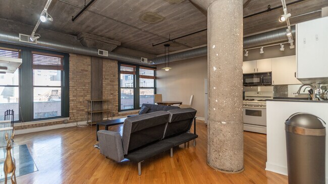 Building Photo - 411 W Ontario St