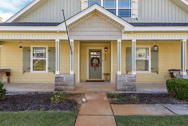 Building Photo - 304 Squirrel Hollow