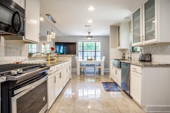 Building Photo - 12739 Memorial Dr
