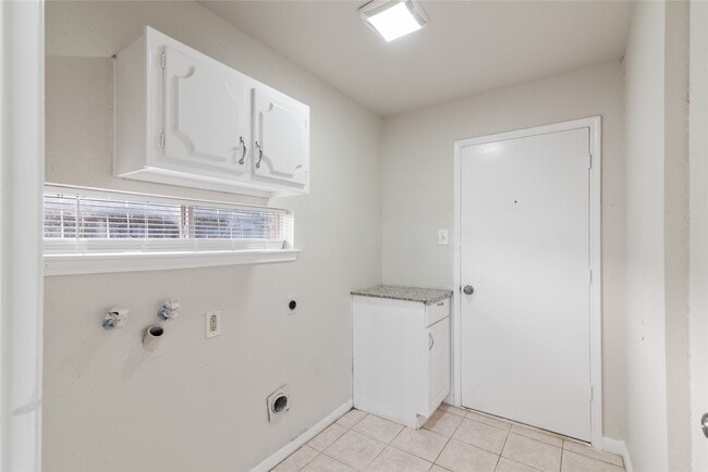 Building Photo - 22115 Fincastle Dr
