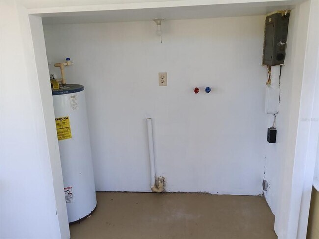 Building Photo - 10611 Dixon Dr