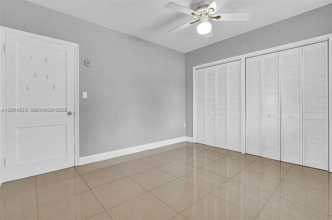 Building Photo - 437 Swan Ave