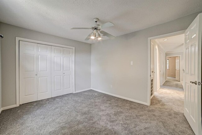 Building Photo - 3310 Meadway Dr