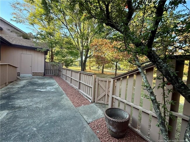 Building Photo - 6722 Irongate Dr
