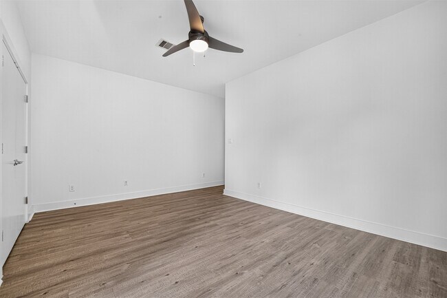 Building Photo - 1618 Ruthven St