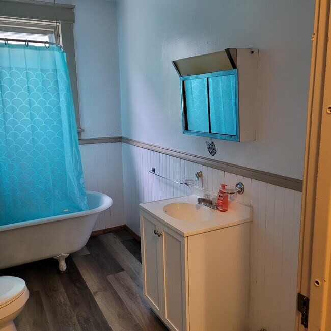 Building Photo - 1200 Race St