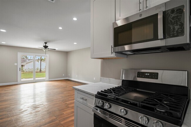 Building Photo - 209 Moss Hill Ln