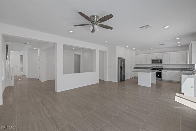 Building Photo - 6533 Twin Brks Ave