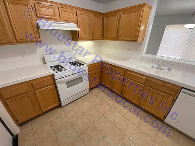 Building Photo - JUST LISTED!!!