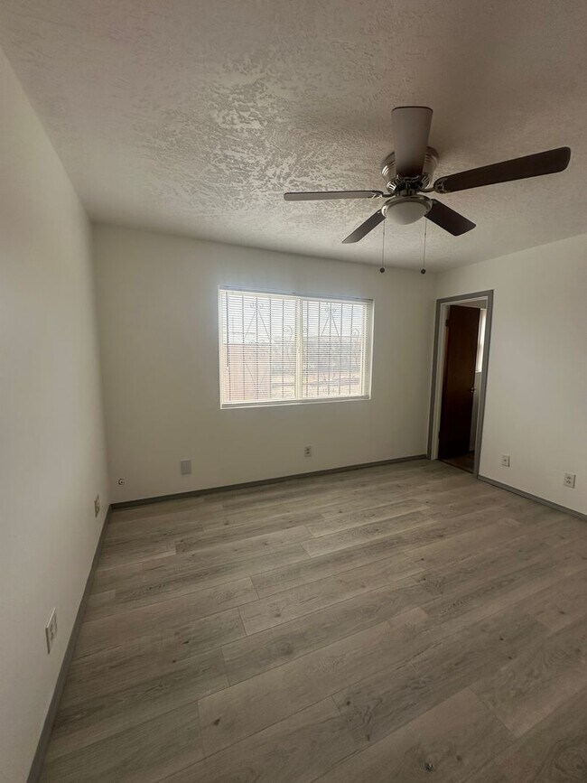 Building Photo - Welcome to this charming 3-bedroom, 2-bathroom home located in Albuquerque, NM